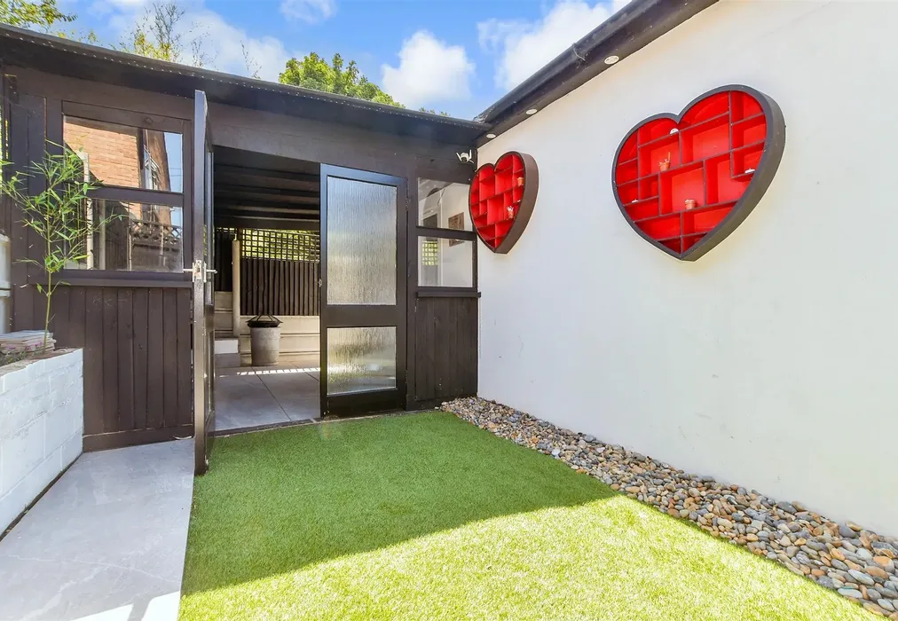 Side Garden - Coleman Crescent, Ramsgate, Kent - Wards of Kent