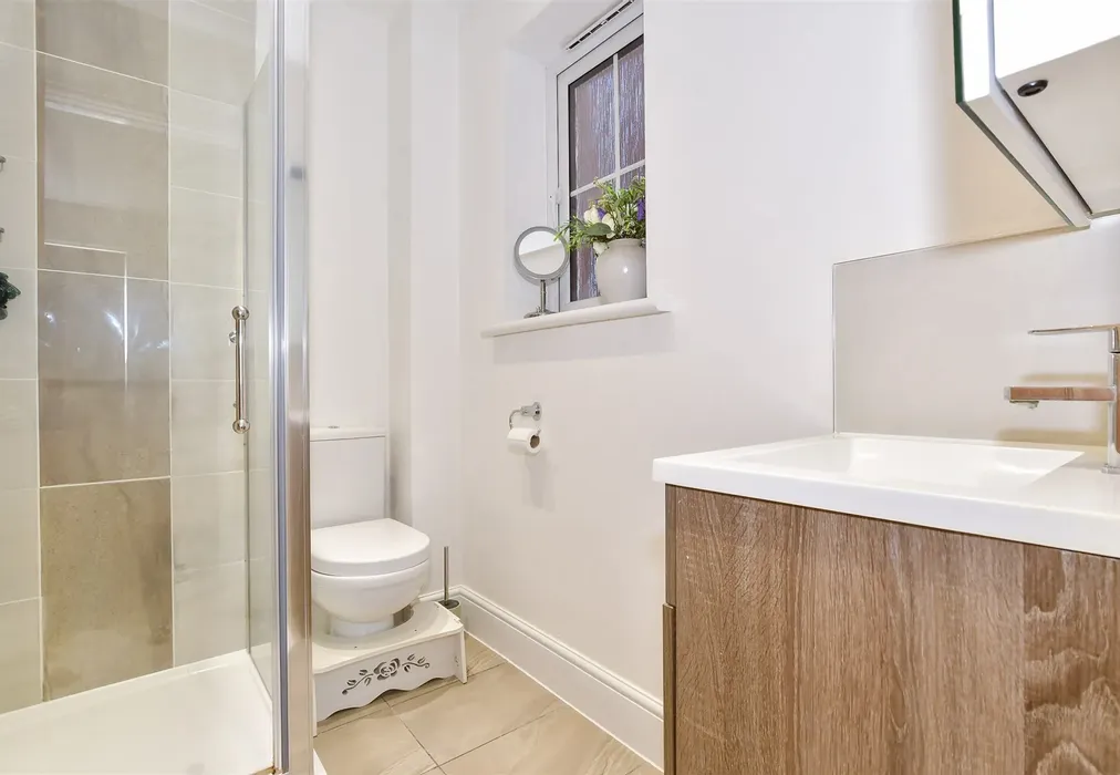 En-Suite Shower Room - Lodge Close, Allington, Maidstone, Kent - Wards of Kent