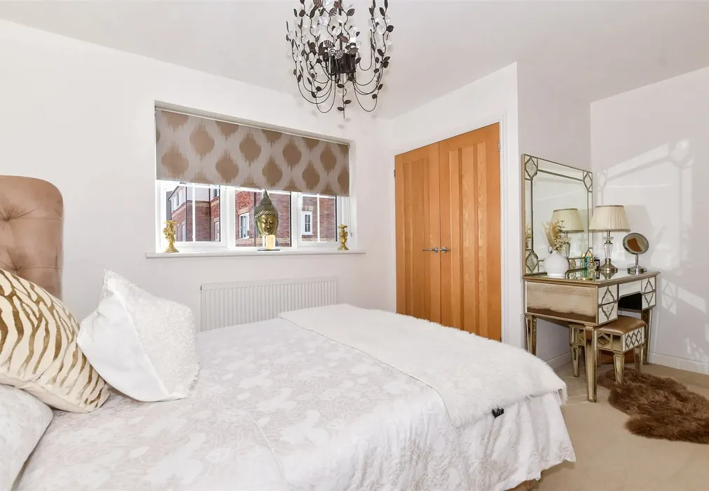 Bedroom 1 - Lodge Close, Allington, Maidstone, Kent - Wards of Kent