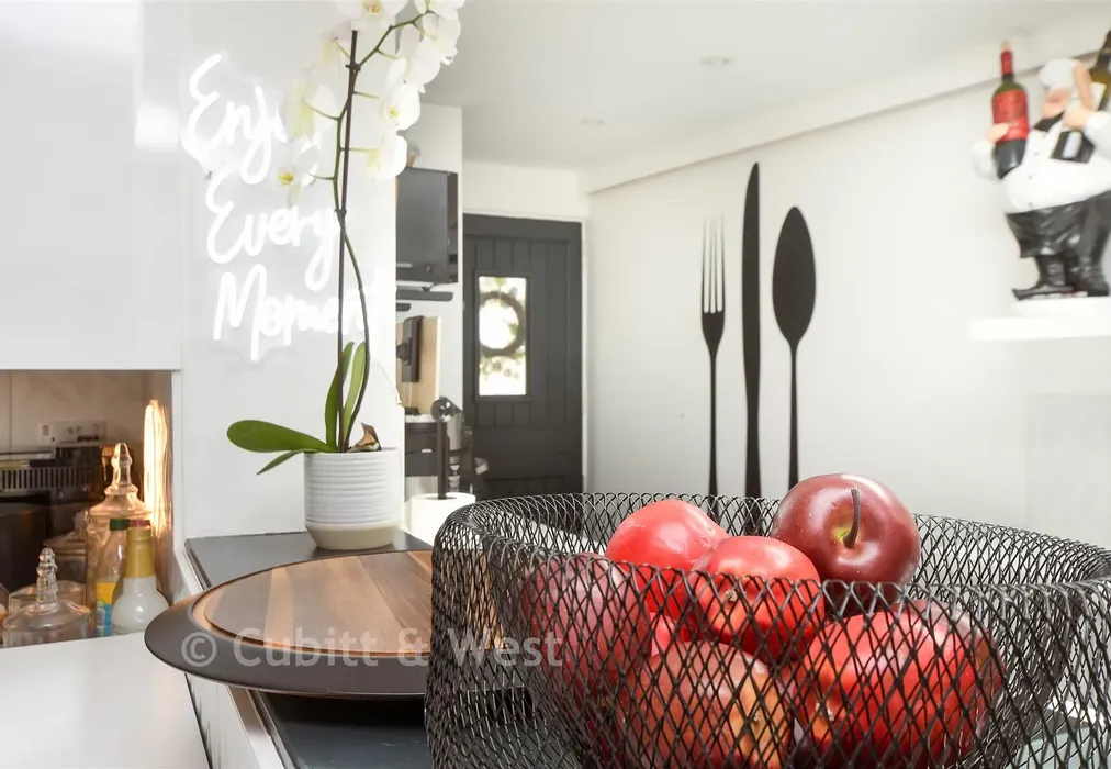 Internal Lifestyle Photograph - Langley Close, Epsom, Surrey - Wards of Kent