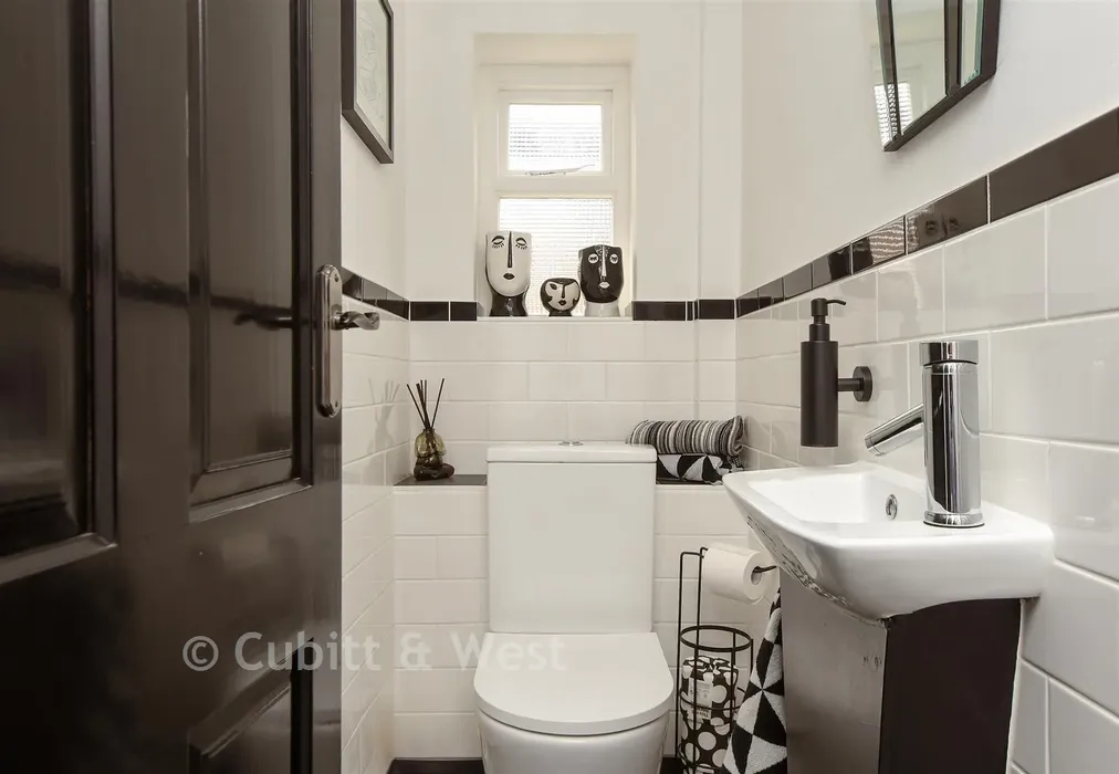 Cloakroom - Langley Close, Epsom, Surrey - Wards of Kent