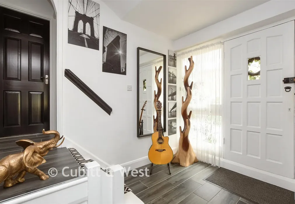 Entrance Hall - Langley Close, Epsom, Surrey - Wards of Kent