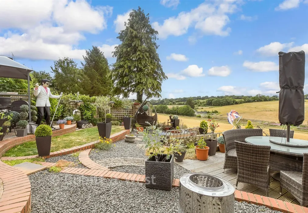 Rear Garden - Langley Close, Epsom, Surrey - Wards of Kent
