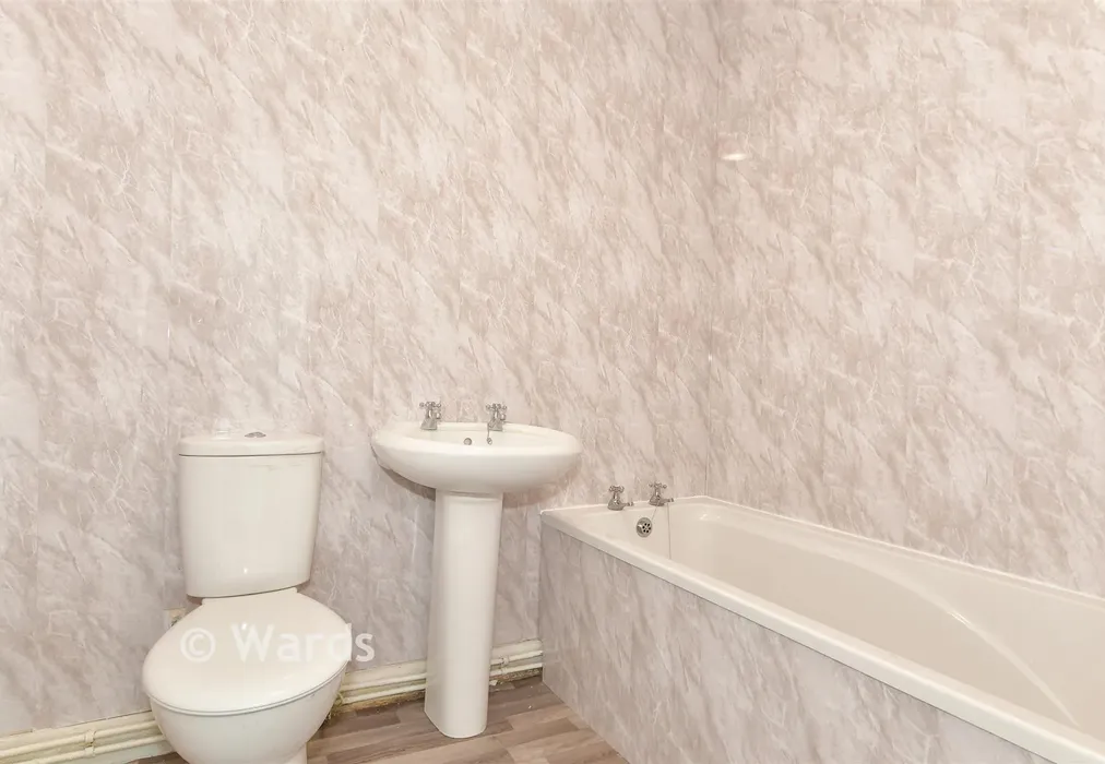 Bathroom - Alma Road, Sheerness, Kent - Wards of Kent