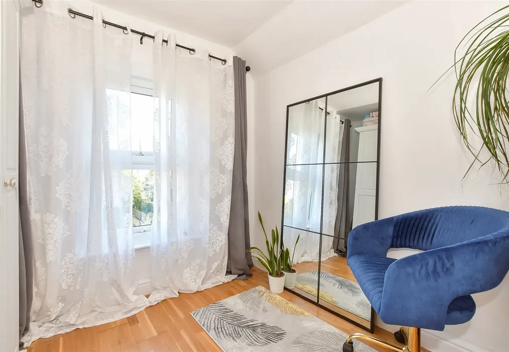 Bedroom 3 - Albert Road, Gurnard, Isle of Wight - Wards of Kent