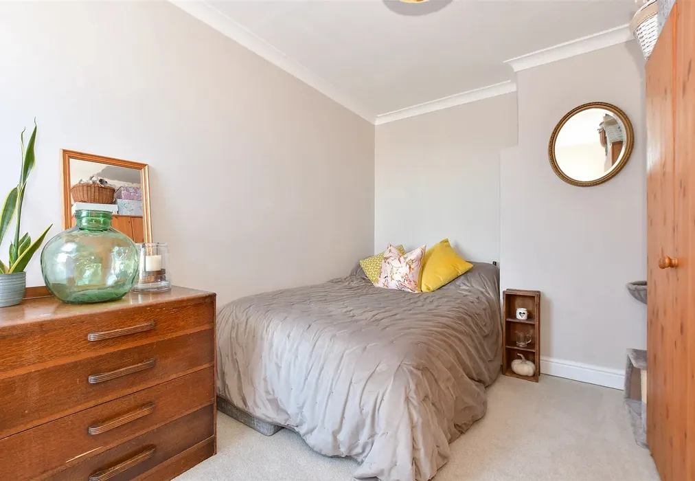 Bedroom 2 - Albert Road, Gurnard, Isle of Wight - Wards of Kent