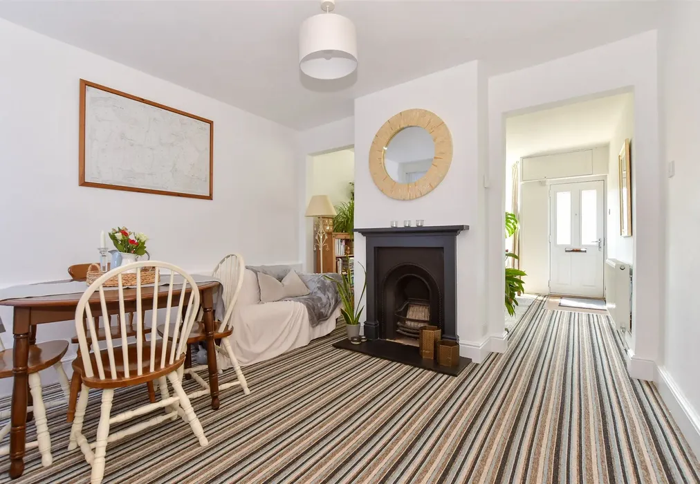 Dining Room - Albert Road, Gurnard, Isle of Wight - Wards of Kent