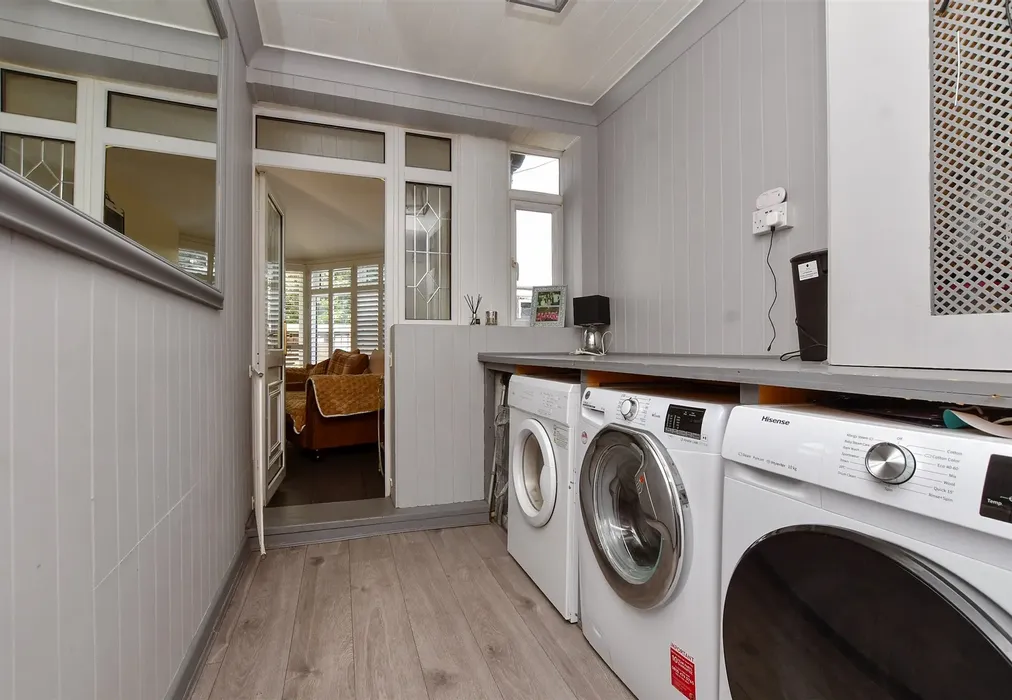 Utility Room - Collyer Avenue, Beddington, Surrey - Wards of Kent