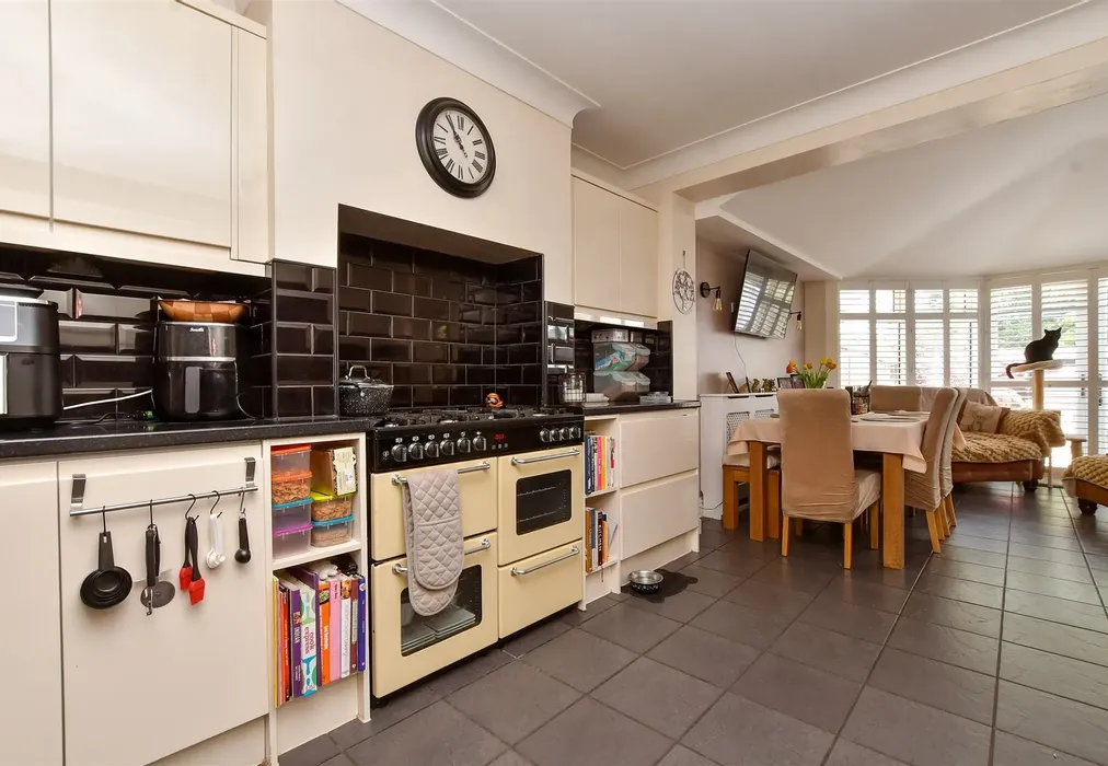 Kitchen - Collyer Avenue, Beddington, Surrey - Wards of Kent