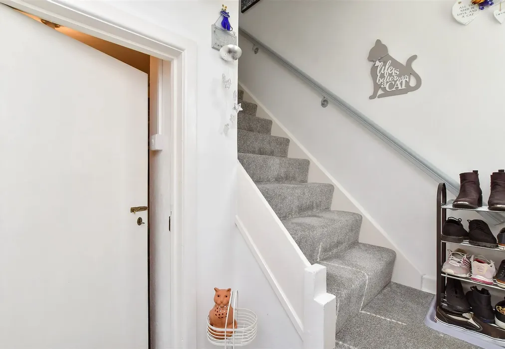 Entrance Hall - Findon Road, Worthing, West Sussex - Wards of Kent
