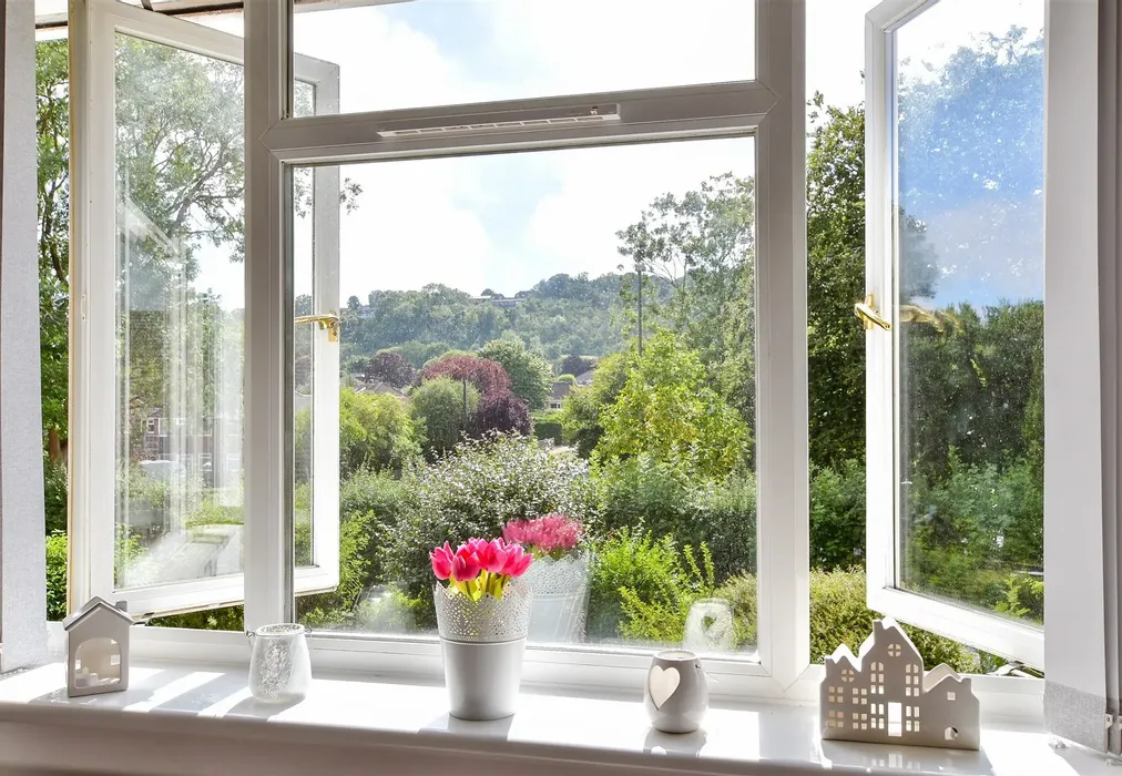 Internal Lifestyle Photograph - Findon Road, Worthing, West Sussex - Wards of Kent