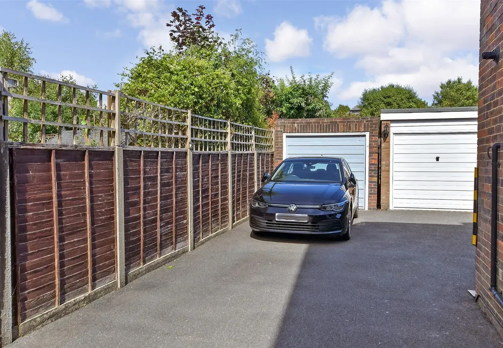 Driveway/Parking - Findon Road, Worthing, West Sussex - Wards of Kent