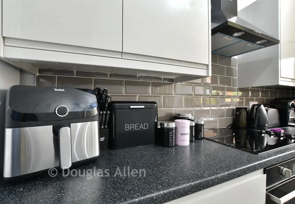 Lounge/Dining Room - Radwinter Avenue, Wickford, Essex - Wards of Kent