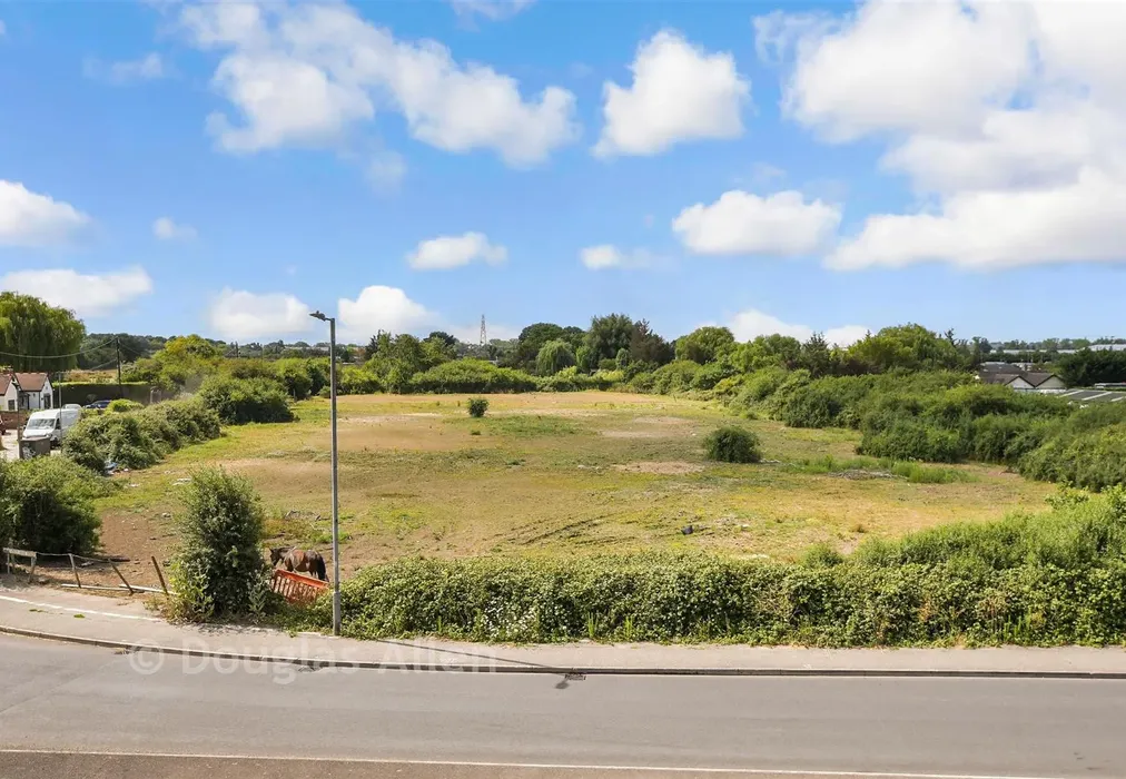 Kitchen - Radwinter Avenue, Wickford, Essex - Wards of Kent