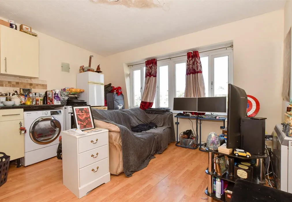 Kitchen/Dining Room - Terminus Road, Cowes, Isle of Wight - Wards of Kent