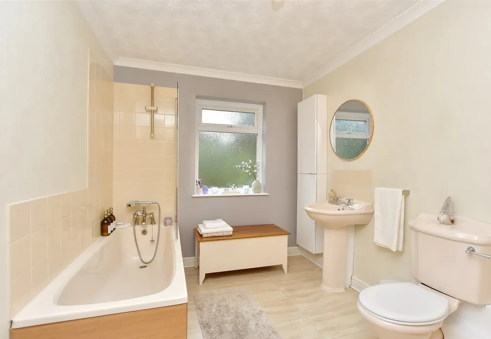 Bathroom - Paget Street, Gillingham, Kent - Wards of Kent