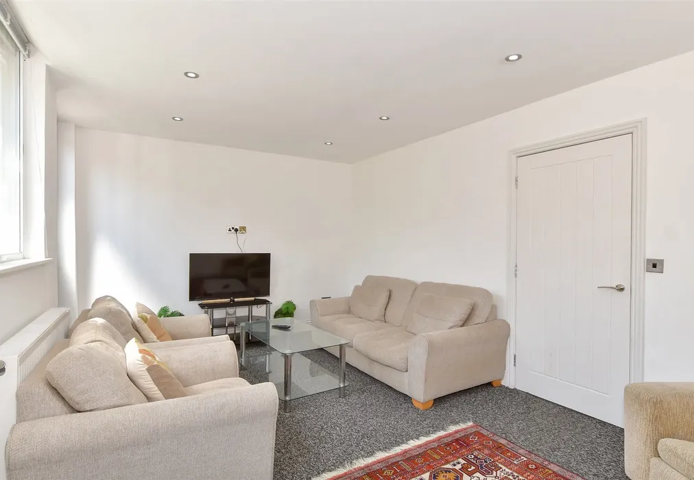 Lounge - West Street, Faversham, Kent - Wards of Kent