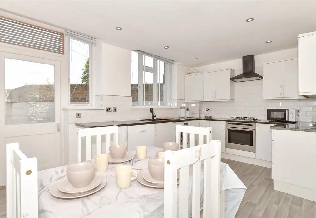 Kitchen/Diner - West Street, Faversham, Kent - Wards of Kent