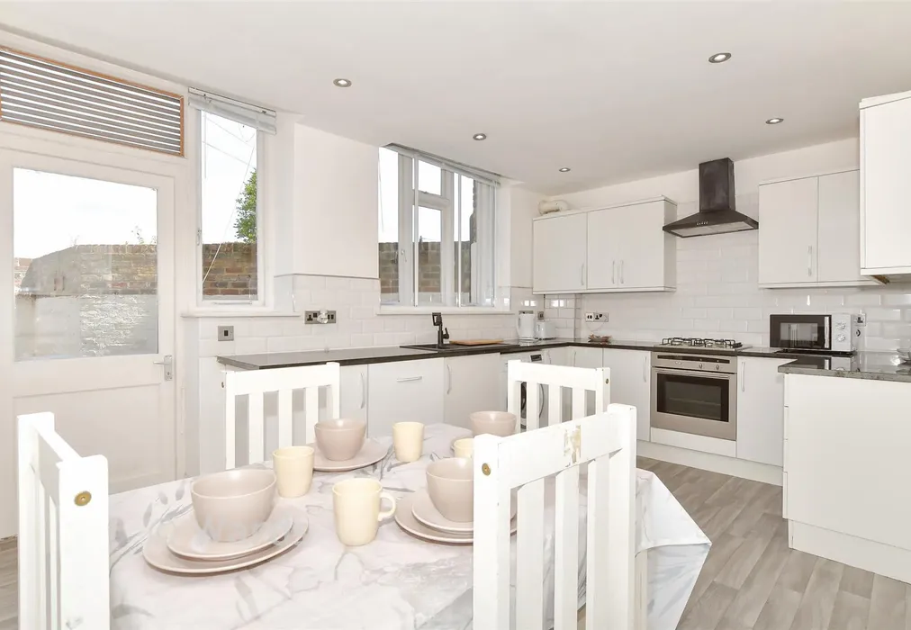 Kitchen/Diner - West Street, Faversham, Kent - Wards of Kent