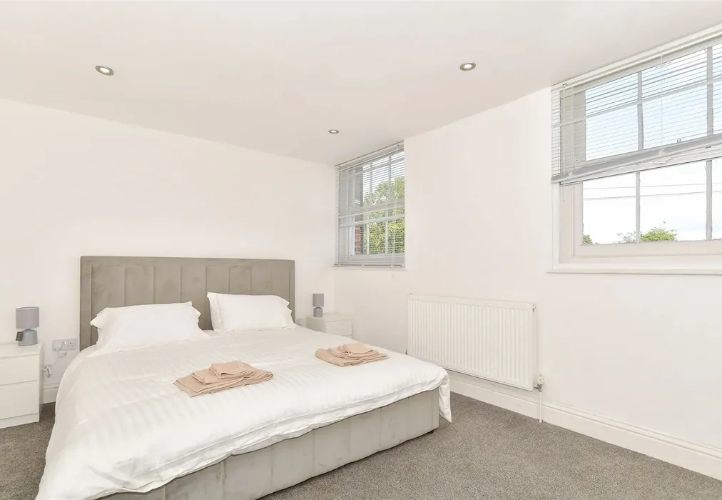 Bedroom 1 - West Street, Faversham, Kent - Wards of Kent