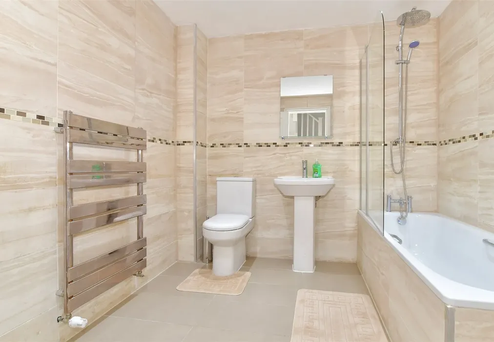 Bathroom - West Street, Faversham, Kent - Wards of Kent