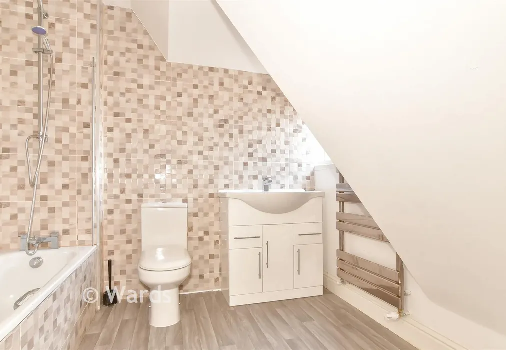 Bathroom - West Street, Faversham, Kent - Wards of Kent