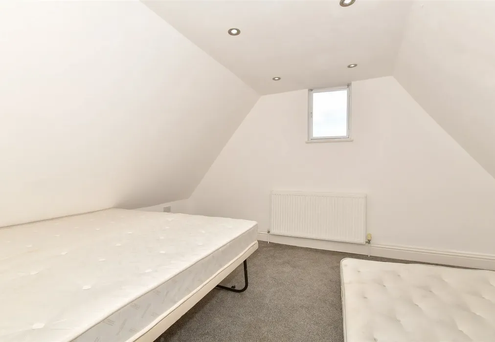 Bedroom 4 - West Street, Faversham, Kent - Wards of Kent