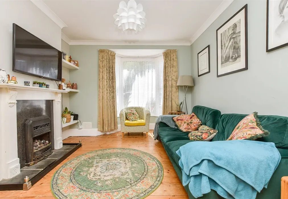 Lounge - Milton Avenue, Margate, Kent - Wards of Kent