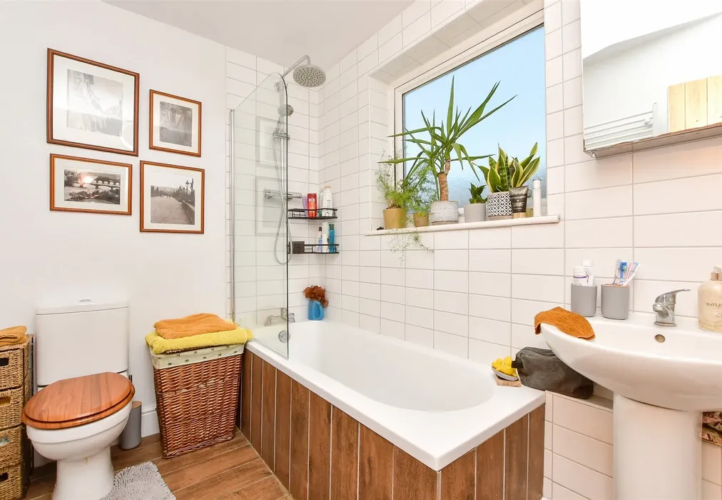 Bathroom - Milton Avenue, Margate, Kent - Wards of Kent