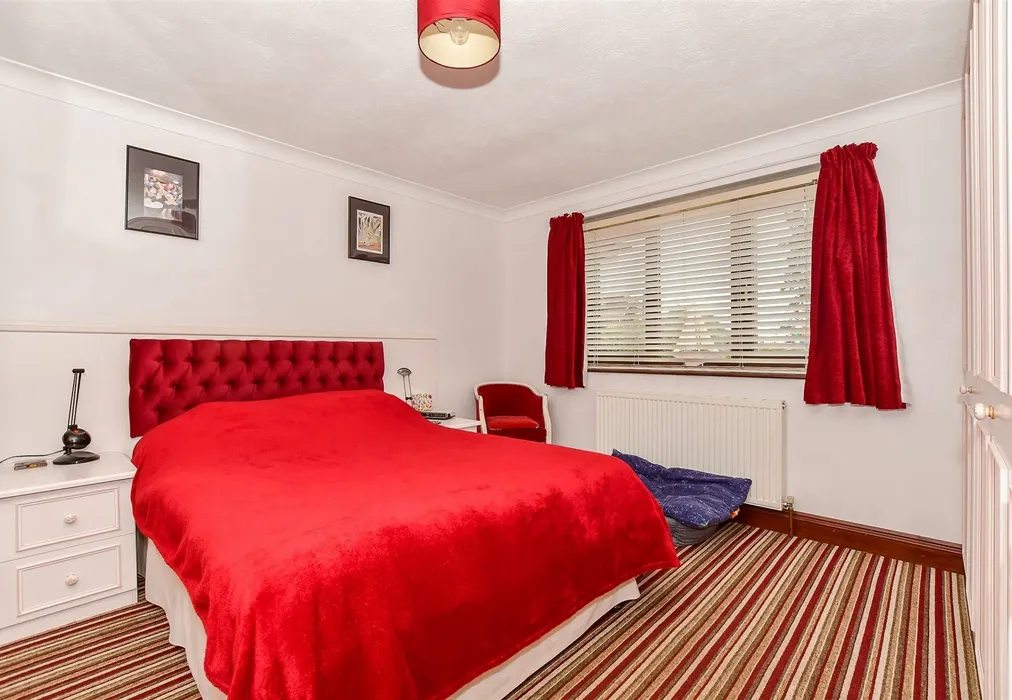 Bedroom 1 - Coast Drive, Greatstone, Kent - Wards of Kent