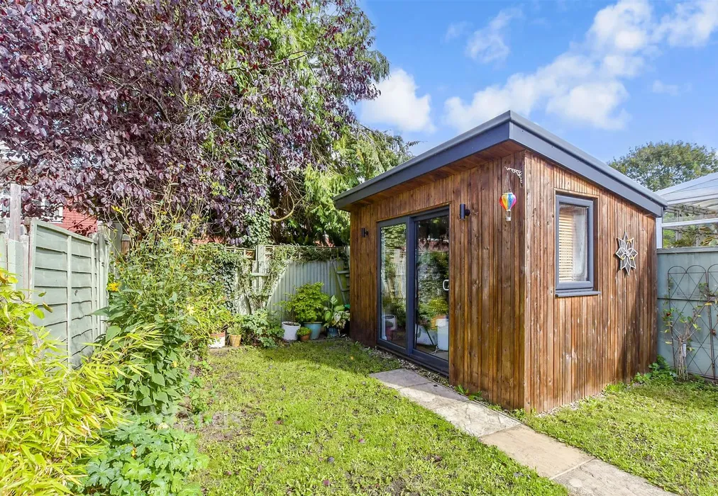 Workshop/Outbuildings - Plain Road, Smeeth, Ashford, Kent - Wards of Kent