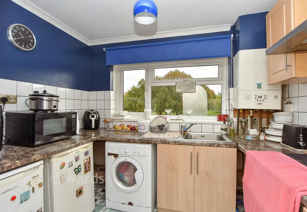 Kitchen - Renown Road, Lords Wood, Chatham, Kent - Wards of Kent