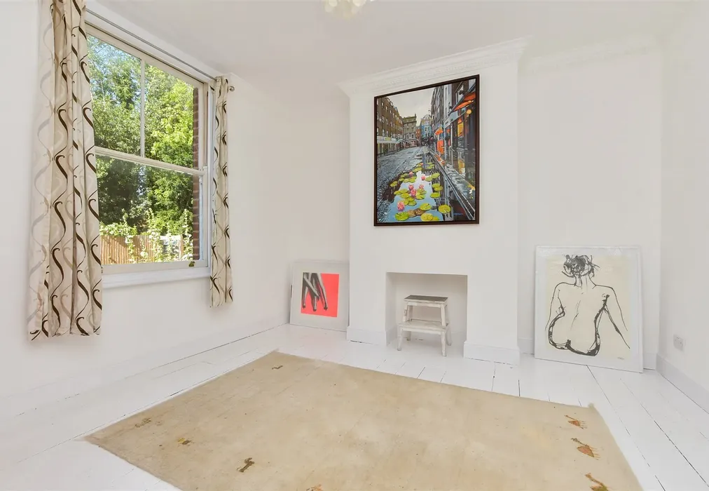 Lounge - St. Mary's Street, Canterbury, Kent - Wards of Kent