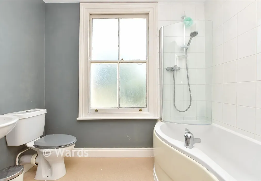 Bathroom - St. Mary's Street, Canterbury, Kent - Wards of Kent