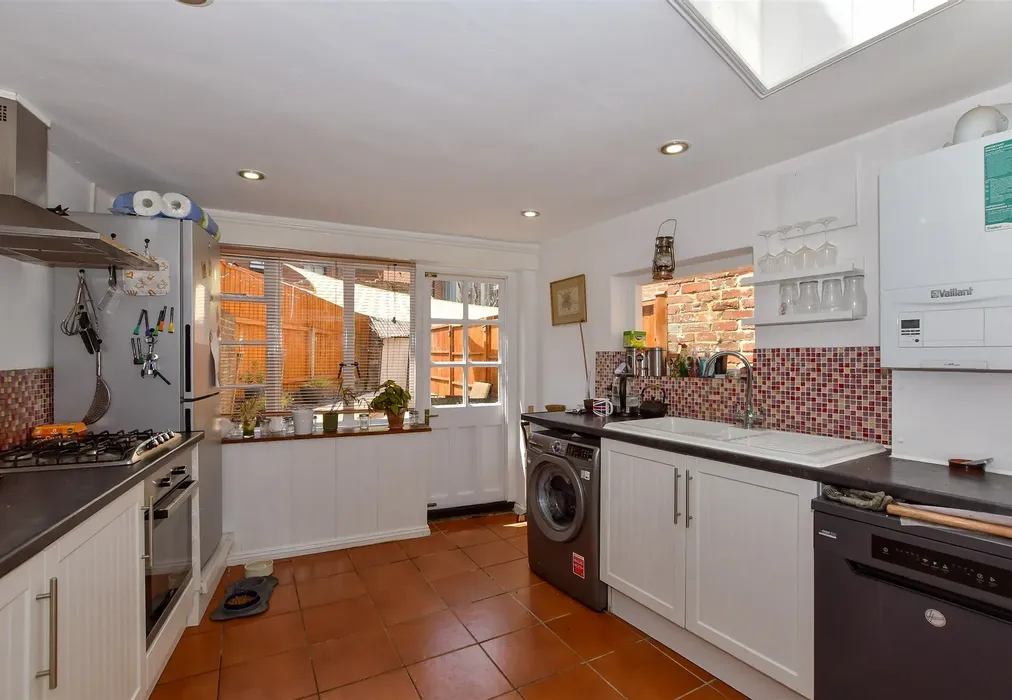 Kitchen - Beer Cart Lane, Canterbury, Kent - Wards of Kent