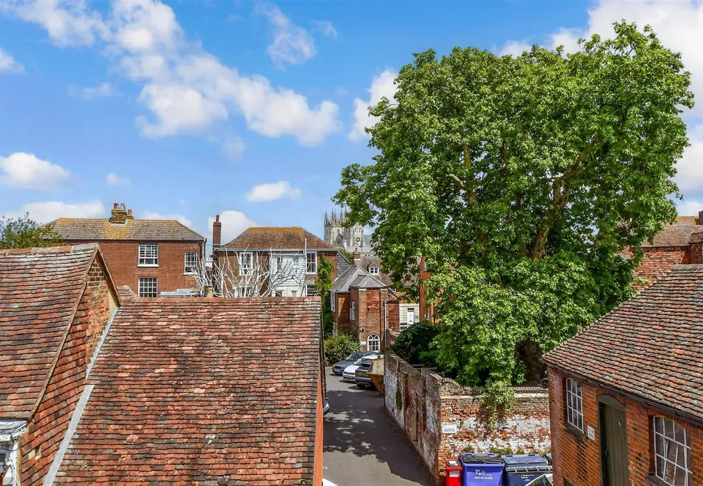 Views To Front - Beer Cart Lane, Canterbury, Kent - Wards of Kent