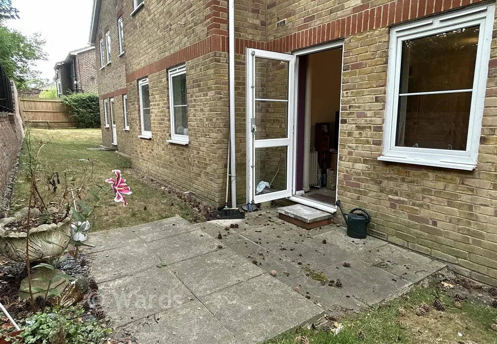 Courtyard - Fairfield Road, Broadstairs, Kent - Wards of Kent