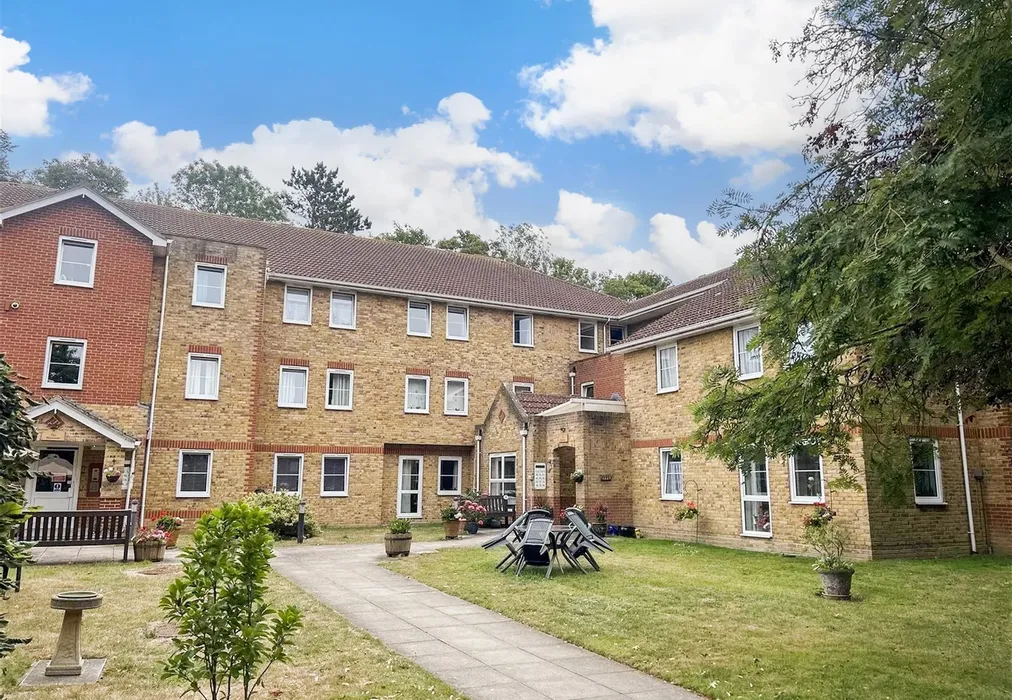 Front Shot - Fairfield Road, Broadstairs, Kent - Wards of Kent