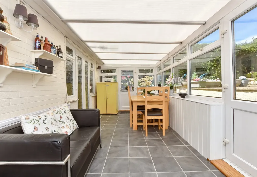 Conservatory - Bradstow Way, Broadstairs, Kent - Wards of Kent