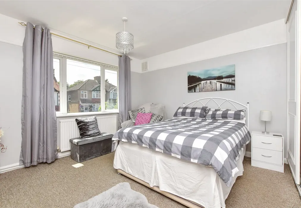 Bedroom 1 - Bradstow Way, Broadstairs, Kent - Wards of Kent