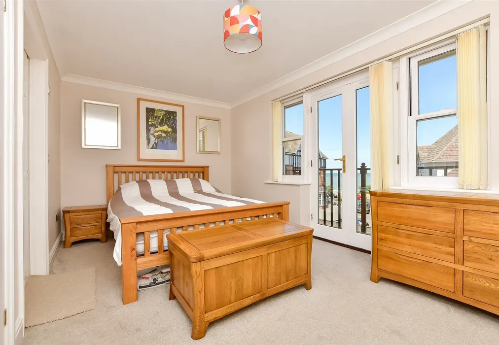 Bedroom 1 - Westgate Bay Avenue, Westgate-On-Sea, Kent - Wards of Kent