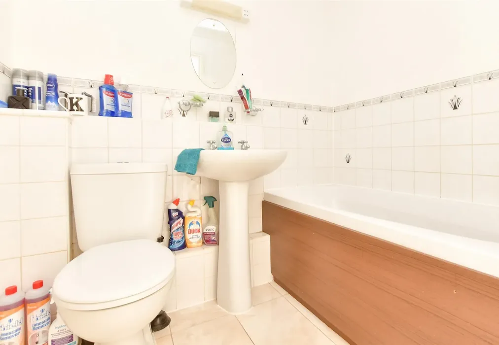Bathroom - Westgate Bay Avenue, Westgate-On-Sea, Kent - Wards of Kent