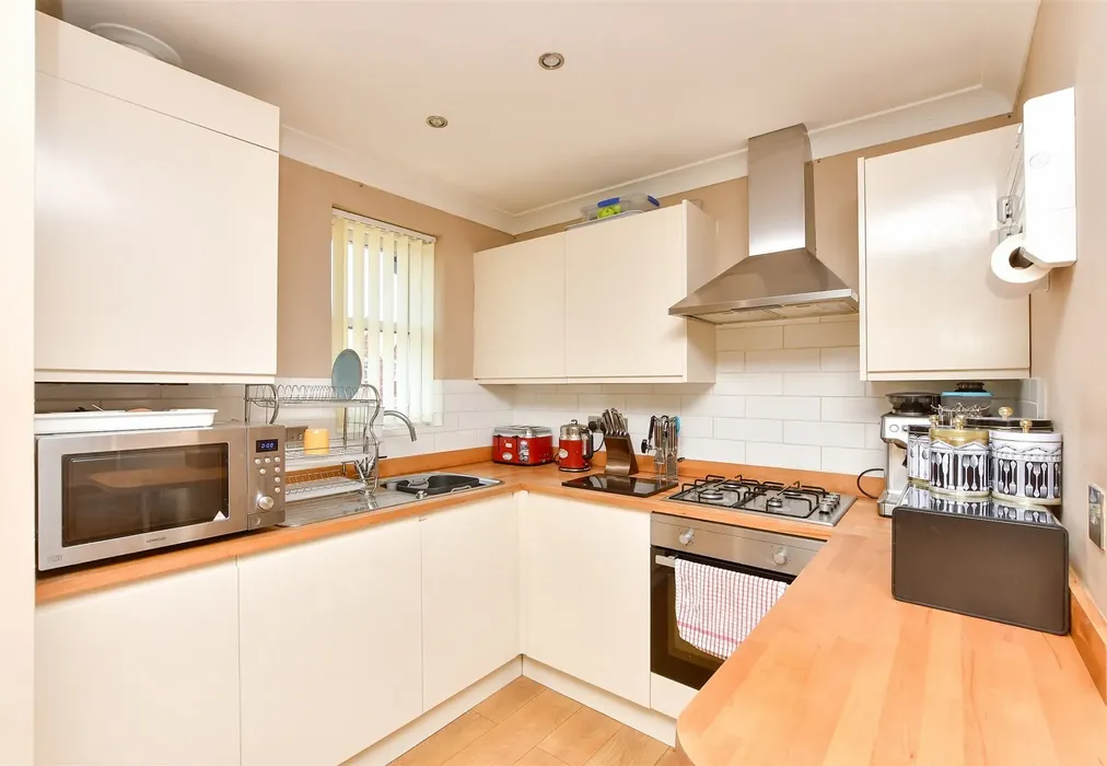 Kitchen - Westgate Bay Avenue, Westgate-On-Sea, Kent - Wards of Kent