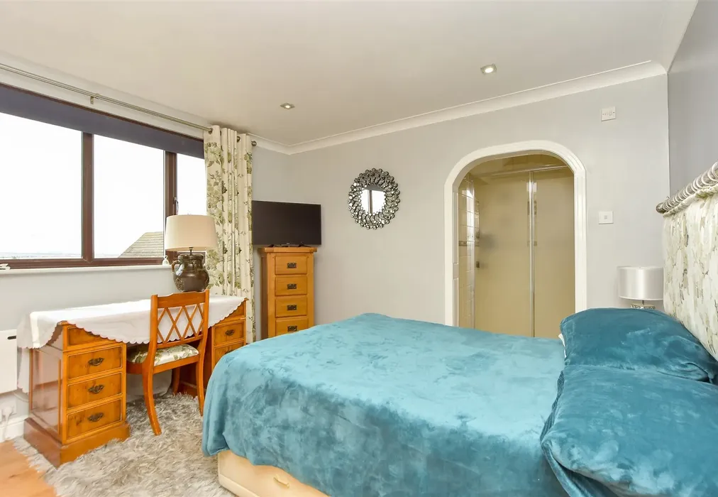 Bedroom 1 - Nelson Avenue, Minster On Sea, Sheerness, Kent - Wards of Kent