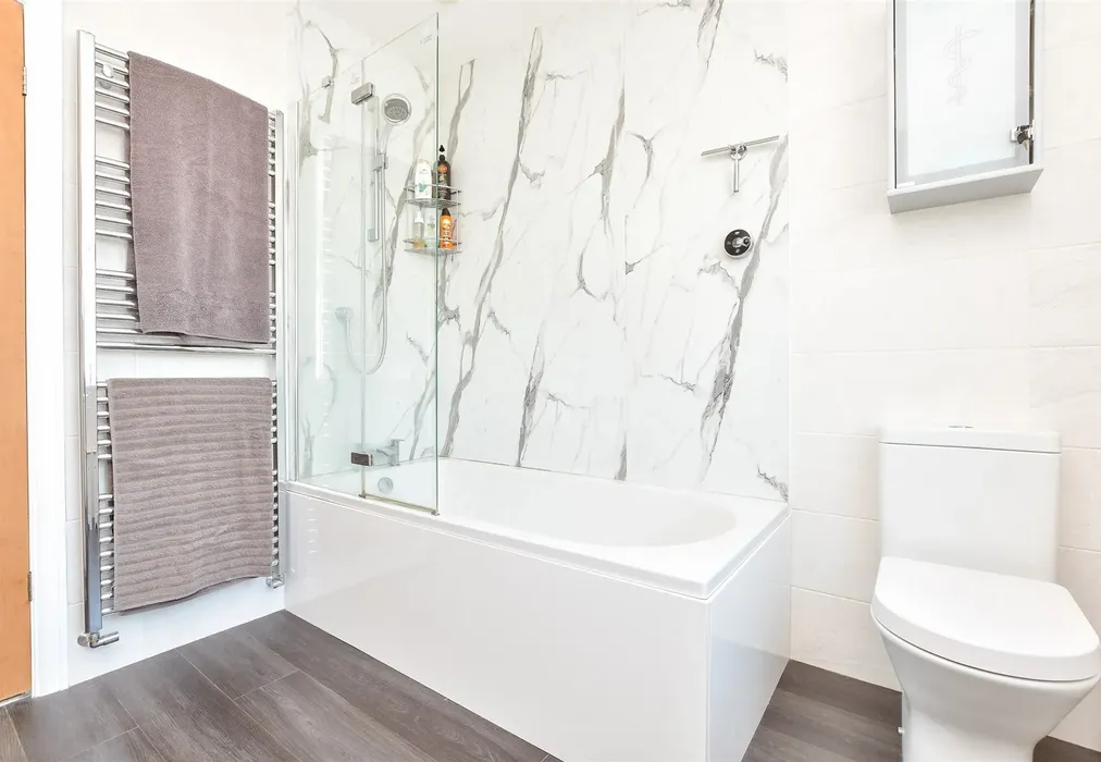 Bathroom - Northdown Road, Margate, Kent - Wards of Kent