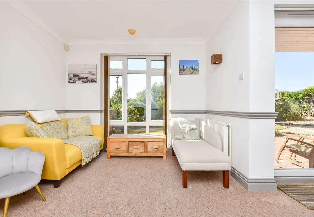 Lounge - Sea Road, Westgate-On-Sea, Kent - Wards of Kent