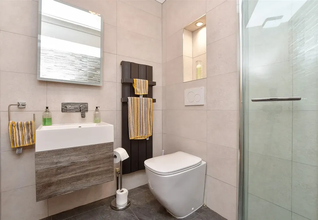 Bathroom - Sea Road, Westgate-On-Sea, Kent - Wards of Kent