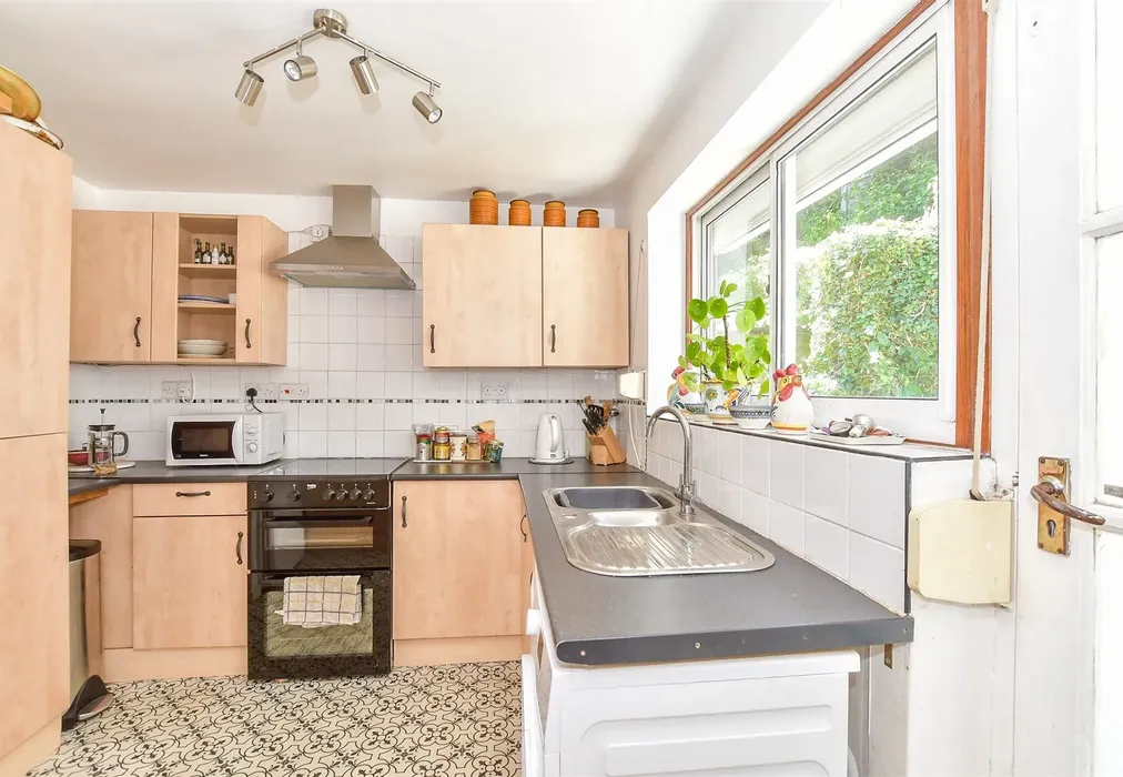 Kitchen - Valley Road, Sandgate, Folkestone, Kent - Wards of Kent