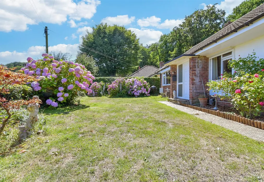 Front Garden - Valley Road, Sandgate, Folkestone, Kent - Wards of Kent