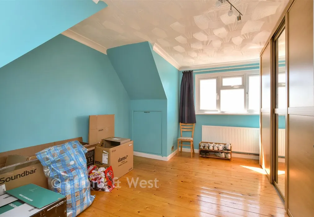 Bedroom 2 - Crescent Drive North, Woodingdean, Brighton, East Sussex - Wards of Kent
